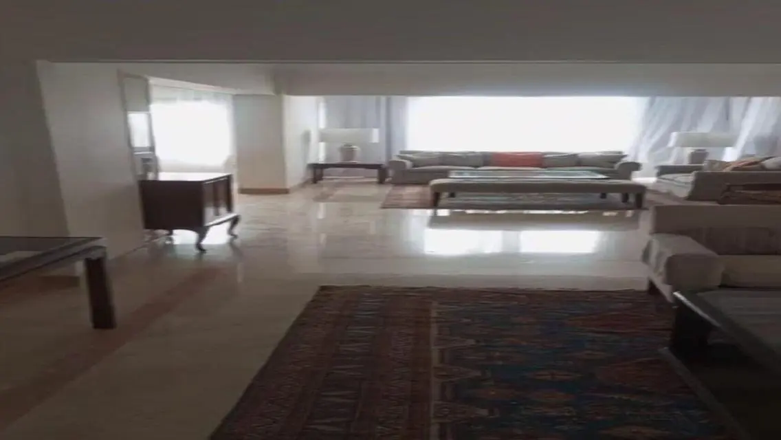 شقة فاخرة تطل على بحيرات بمساحة 3200 متر -320