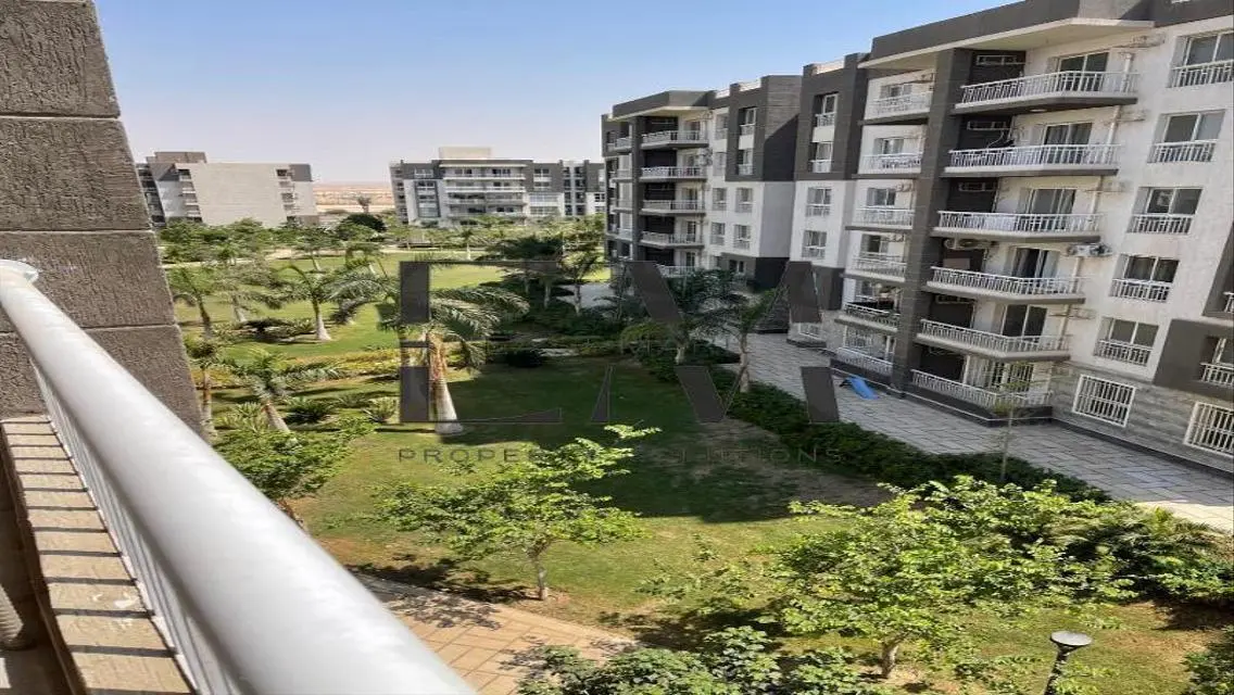 Luxury Apartment in B12 with Private Garden