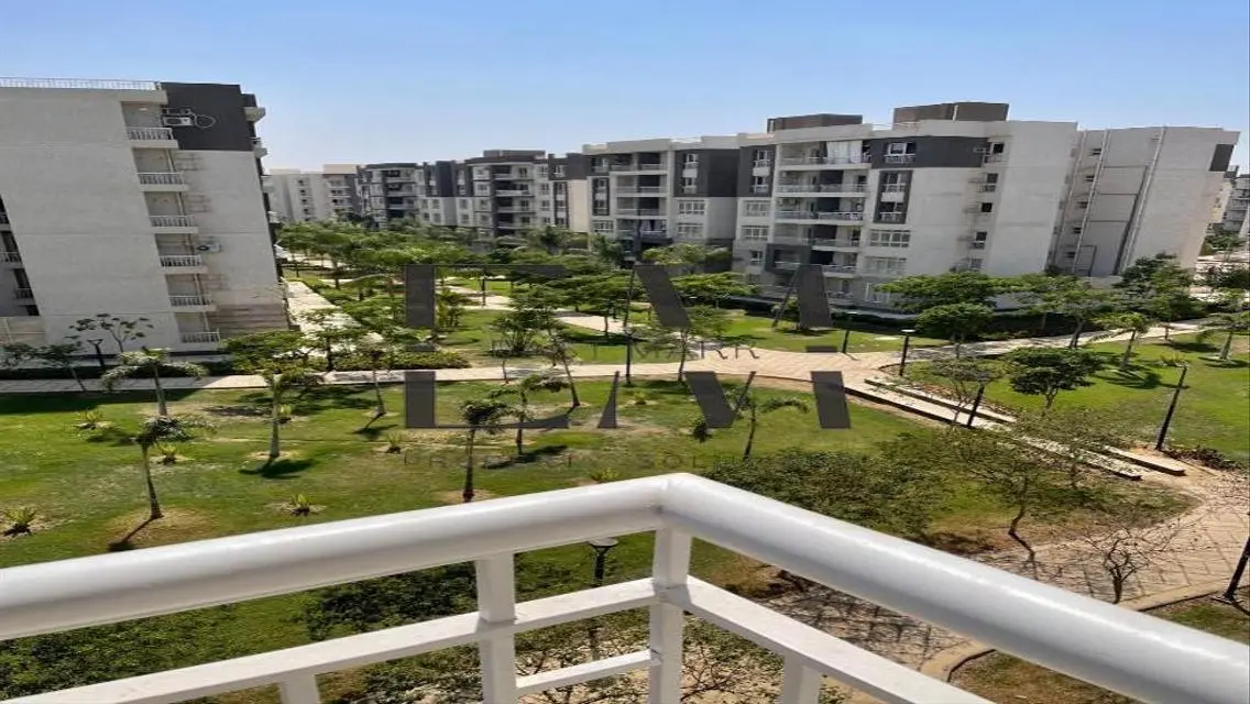 Luxury Apartment in B12 with Private Garden