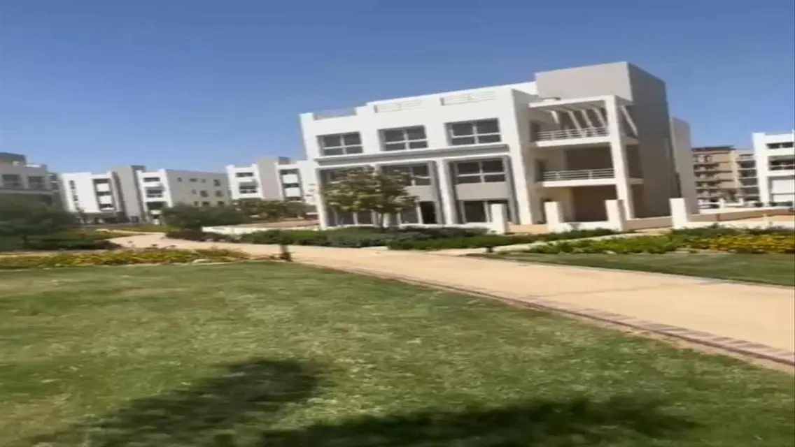 Luxurious Villa in Hyde Park Compound