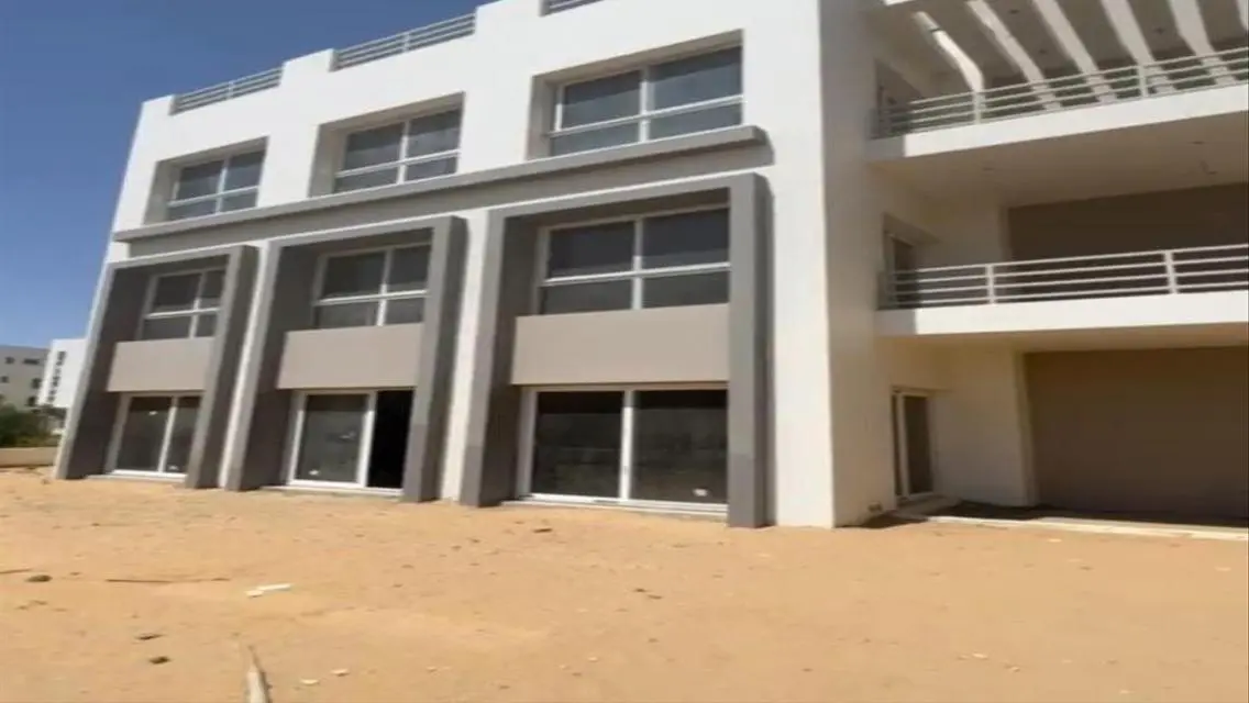 Luxurious Villa in Hyde Park Compound