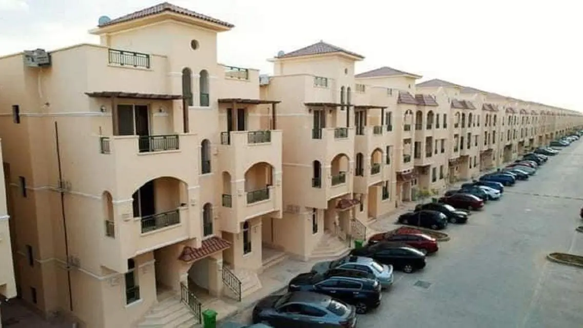 Luxury Apartment Overlooking Lakes at an Attractive Price