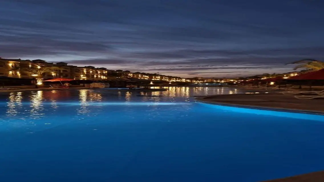 Luxury Apartment Overlooking Lakes at an Attractive Price