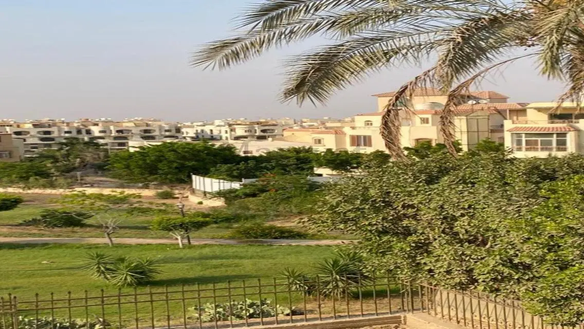 فيلا فاخرة في AUC مع مسبح وحديقة خاصة