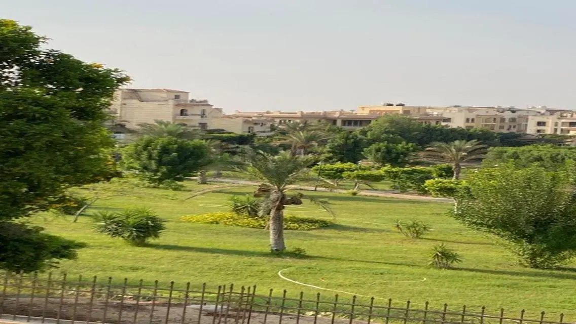 فيلا فاخرة في AUC مع مسبح وحديقة خاصة