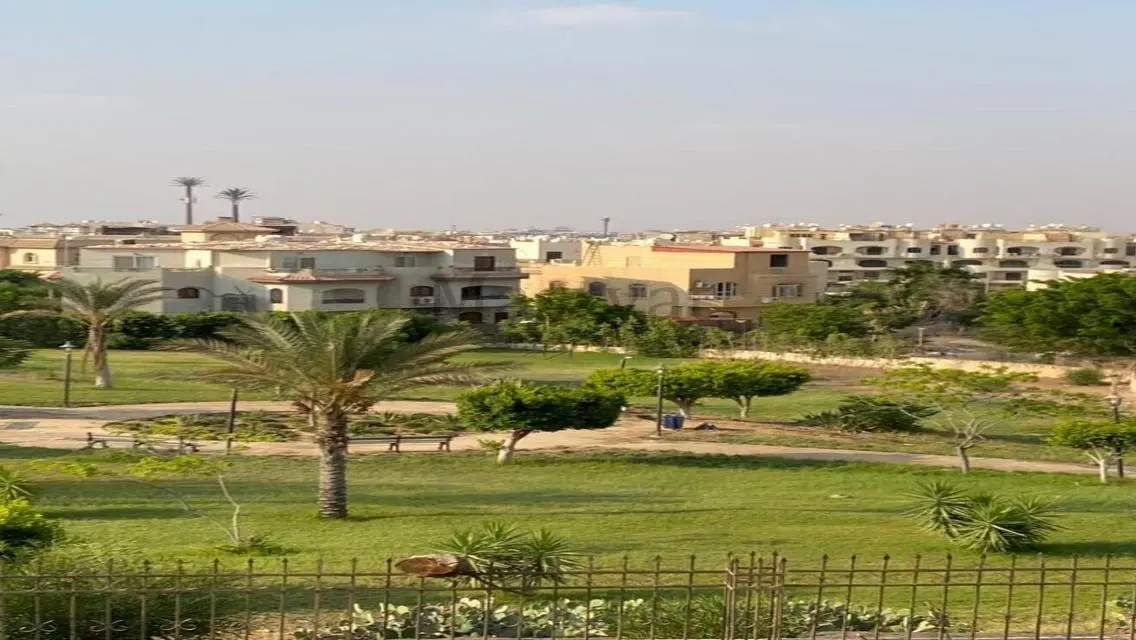 فيلا فاخرة في AUC مع مسبح وحديقة خاصة