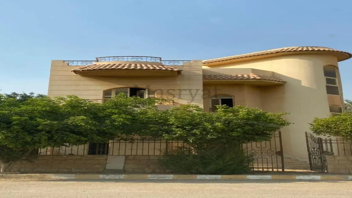 فيلا فاخرة في AUC مع مسبح وحديقة خاصة