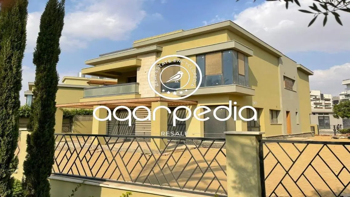 Luxury Villa with Private Garden and Pool in Prime Location