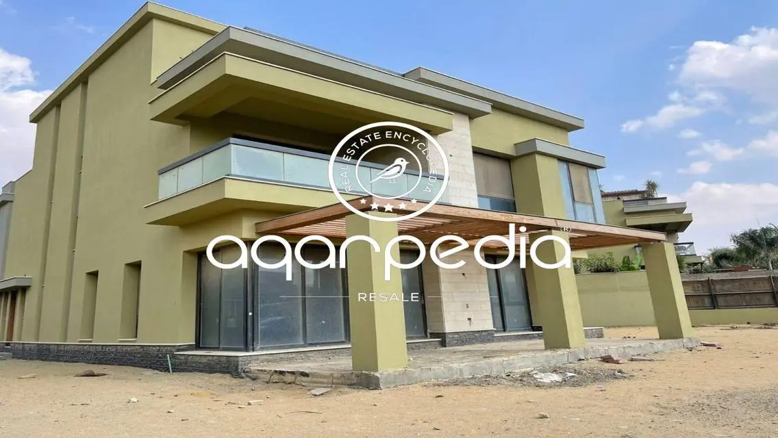 Luxury Villa with Private Garden and Pool in Prime Location