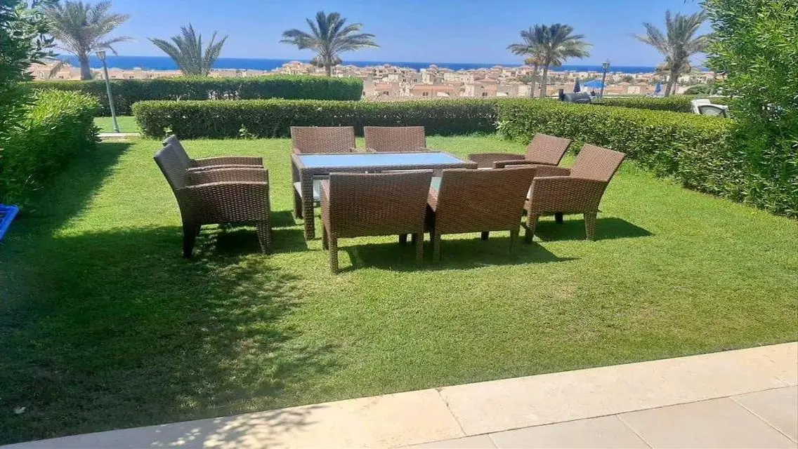 منطقة تجارية متميزة مع حديقة خاصة ومسبح للأطفال