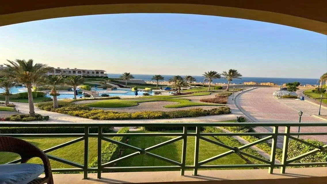 منطقة تجارية متميزة مع حديقة خاصة ومسبح للأطفال