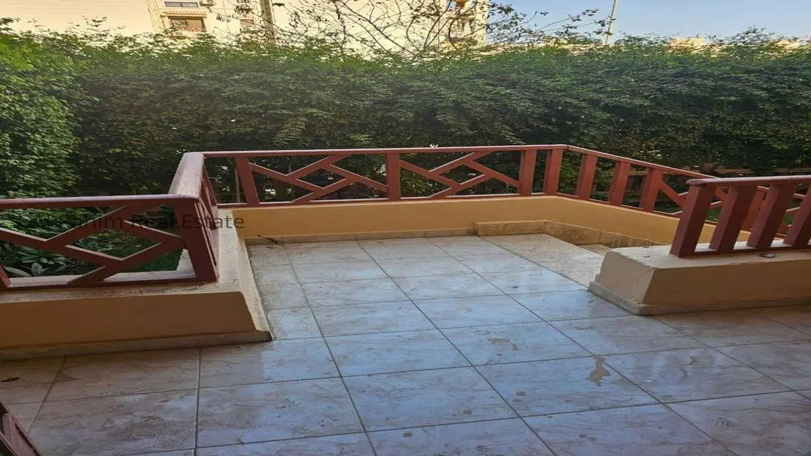 فيلا فاخرة للبيع مع حديقة خاصة – بسعر مميز
