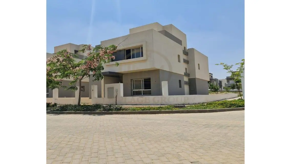 Luxury Apartment in Cluster-18