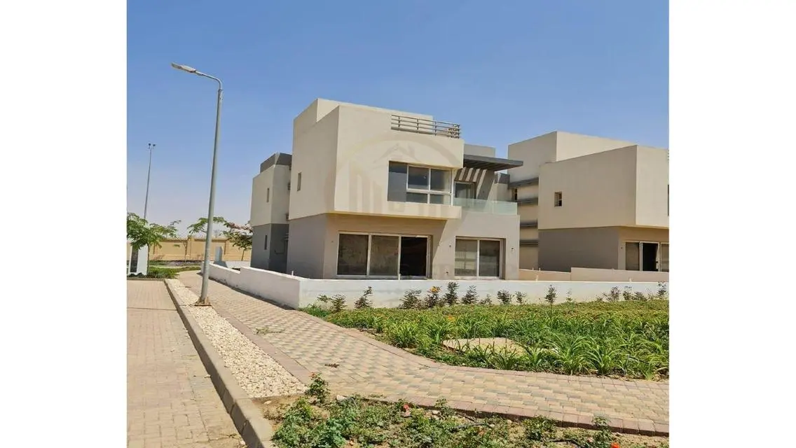 Luxury Apartment in Cluster-18