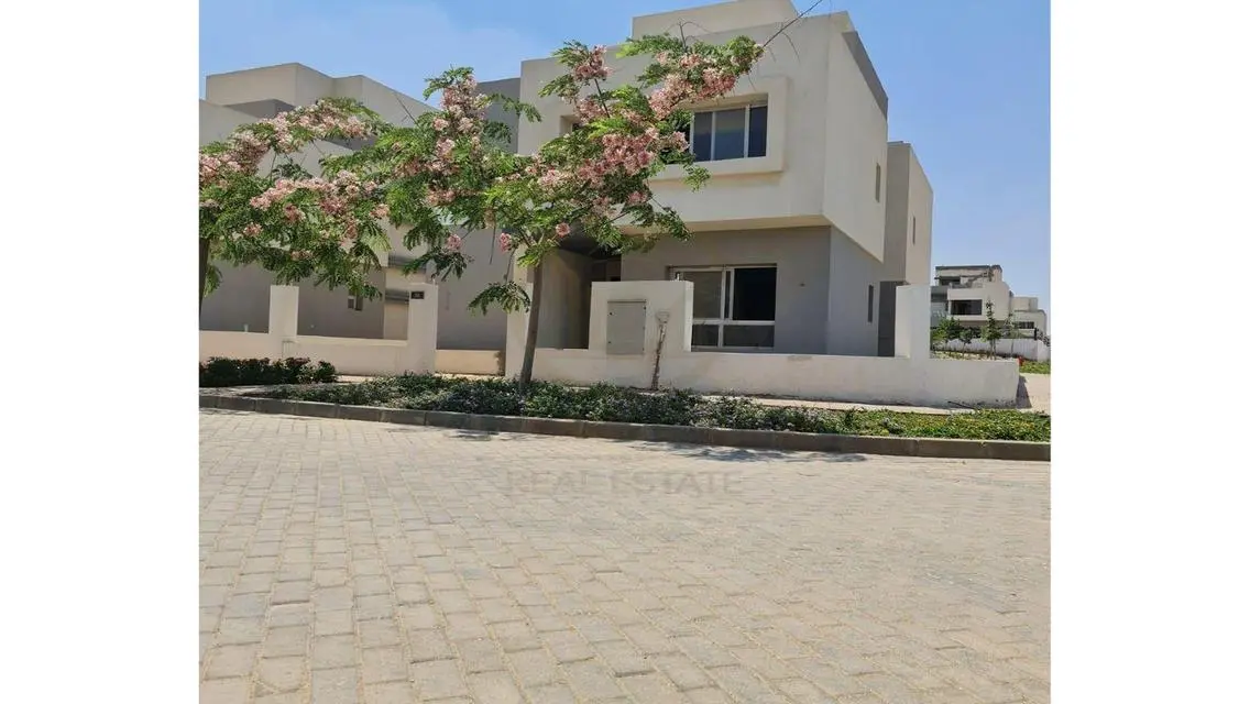 Luxury Apartment in Cluster-18