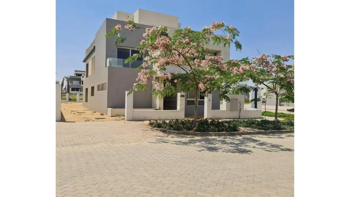 Luxury Apartment in Cluster-18