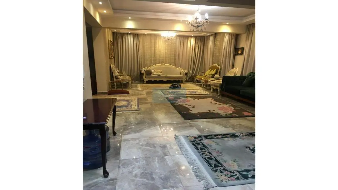 شقة مميزة للبيع بمساحة 230 متر في ١٢٠