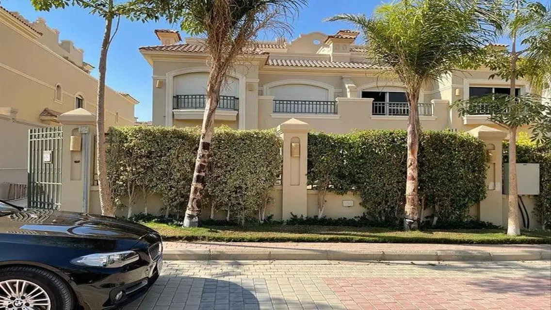 فيلا فاخرة للبيع على بحيرات، 4 غرف نوم بسعر 5,000,000 ج.