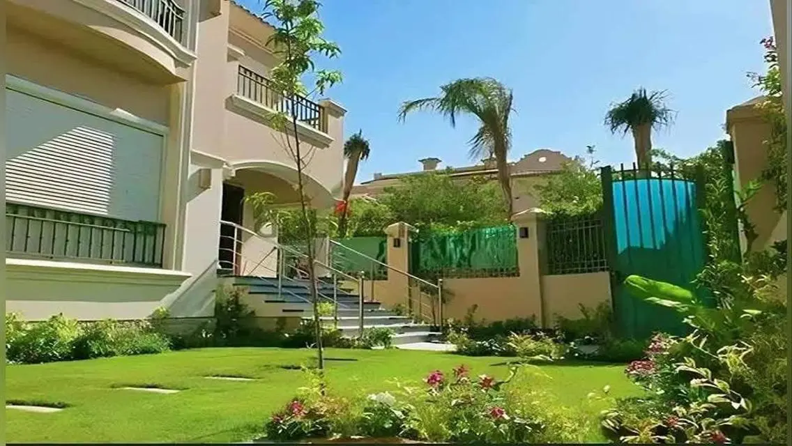 فيلا فاخرة للبيع على بحيرات، 4 غرف نوم بسعر 5,000,000 ج.