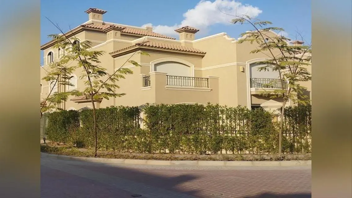 فيلا فاخرة للبيع على بحيرات، 4 غرف نوم بسعر 5,000,000 ج.