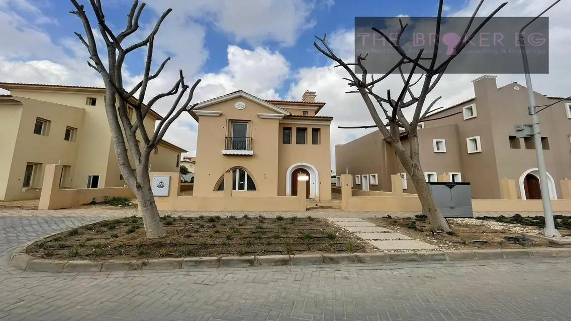Luxury Villa with Private Garden and Pool
