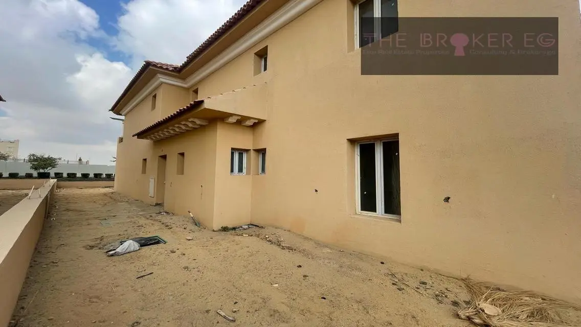 Luxury Villa with Private Garden and Pool