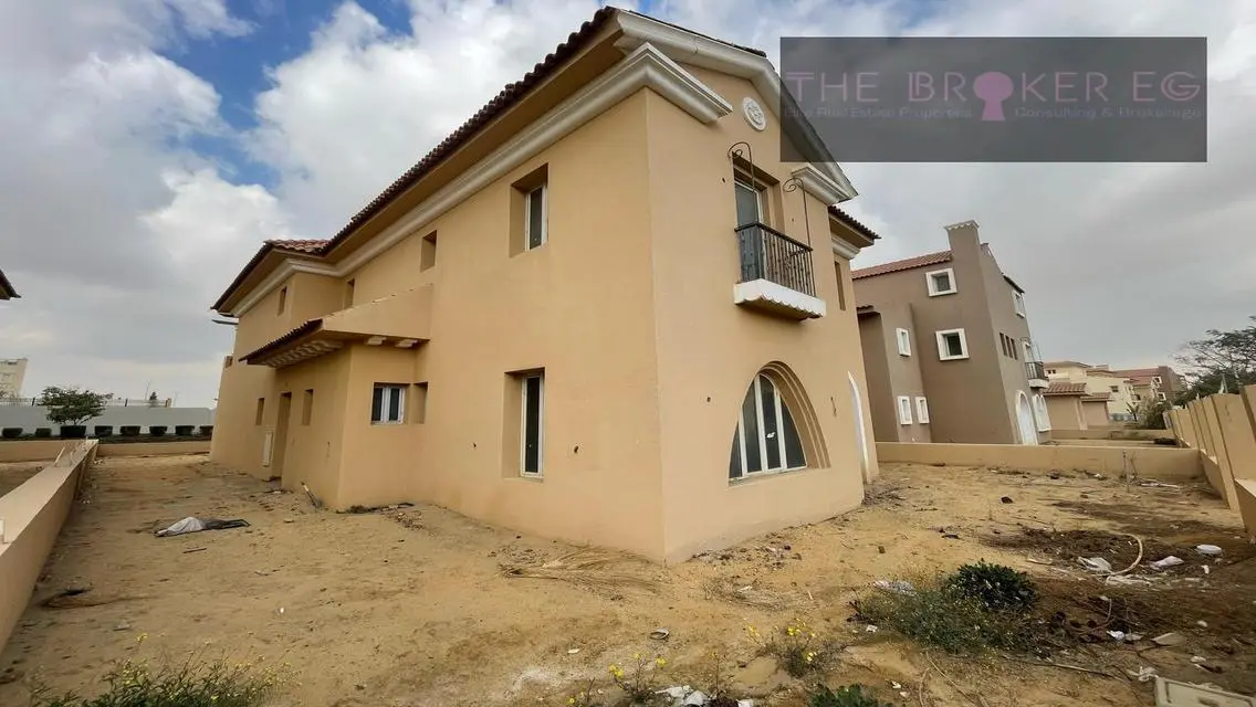 Luxury Villa with Private Garden and Pool
