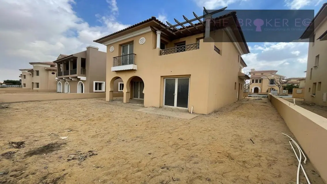 Luxury Villa with Private Garden and Pool