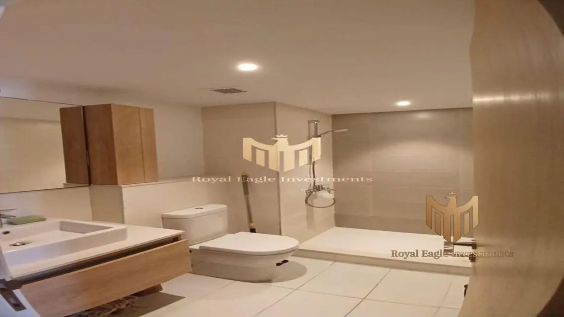 شقة مميزة مع شرفة للبيع
