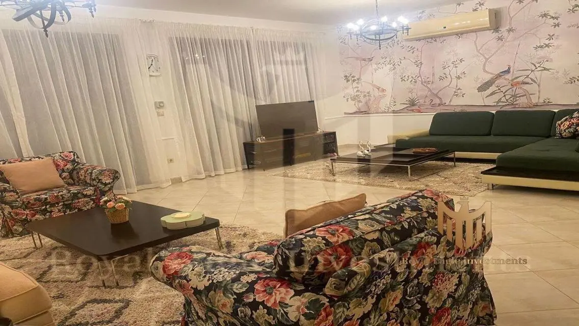 شقة مميزة بملحقات رائعة في موقع استراتيجي