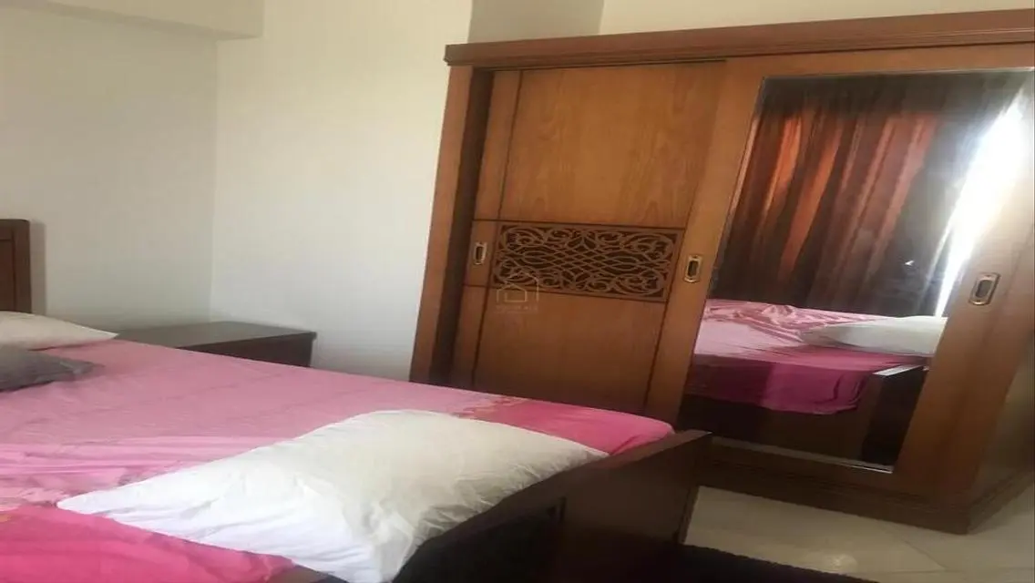 فيلا فاخرة مع حديقة خاصة ومسبح مشترك