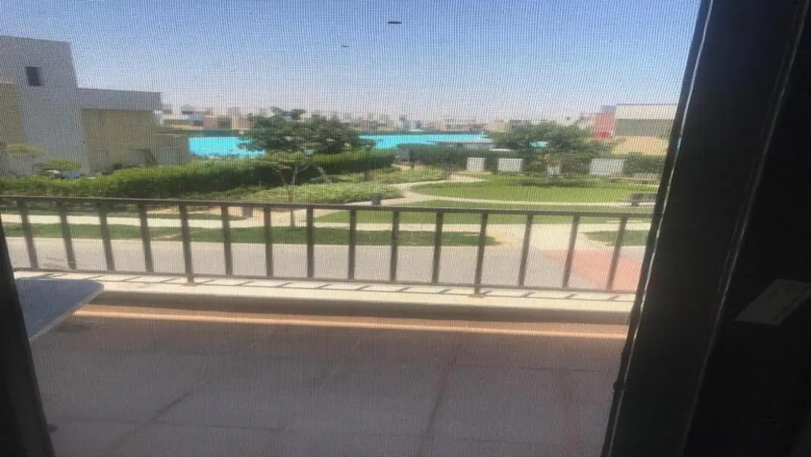 فيلا فاخرة مع حديقة خاصة ومسبح مشترك