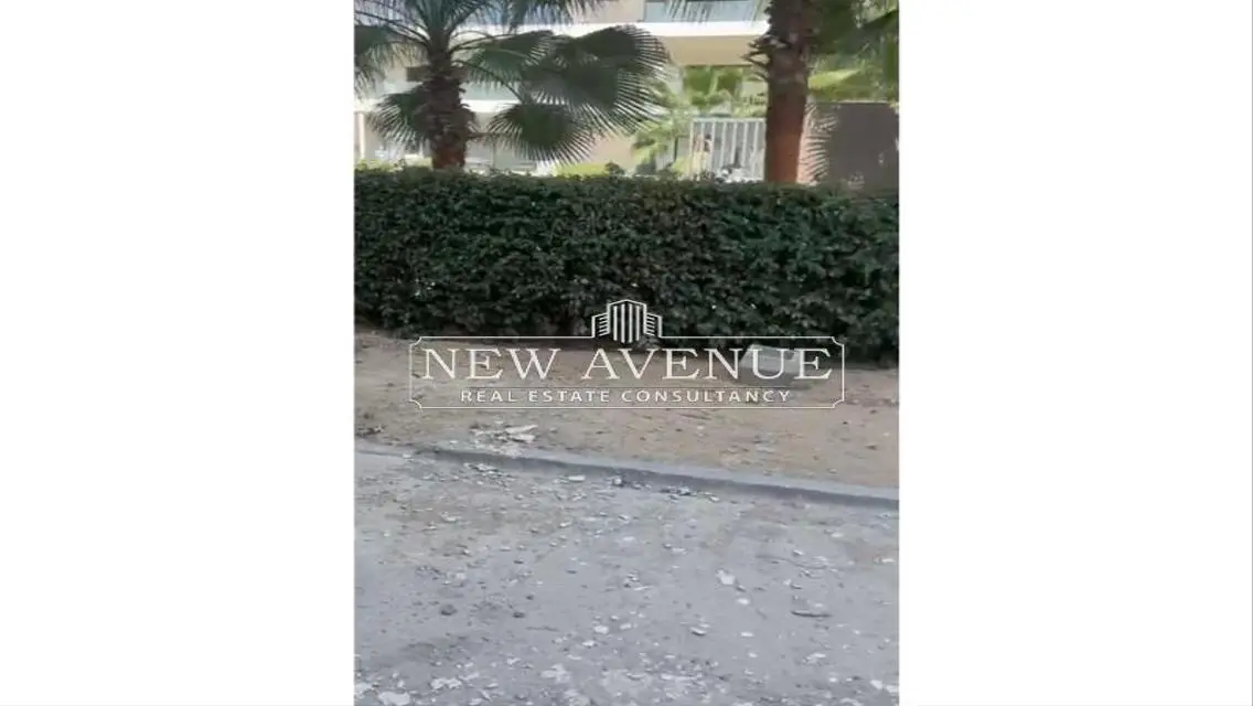 Luxurious Villa with Spacious Area and Shared Pool