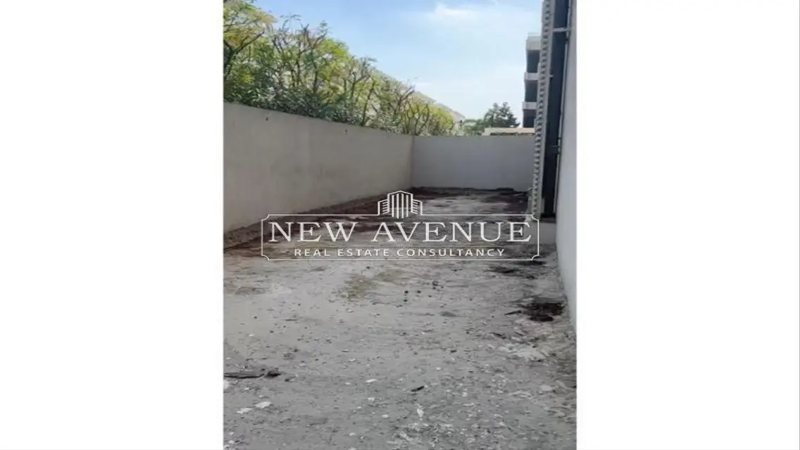 Luxurious Villa with Spacious Area and Shared Pool