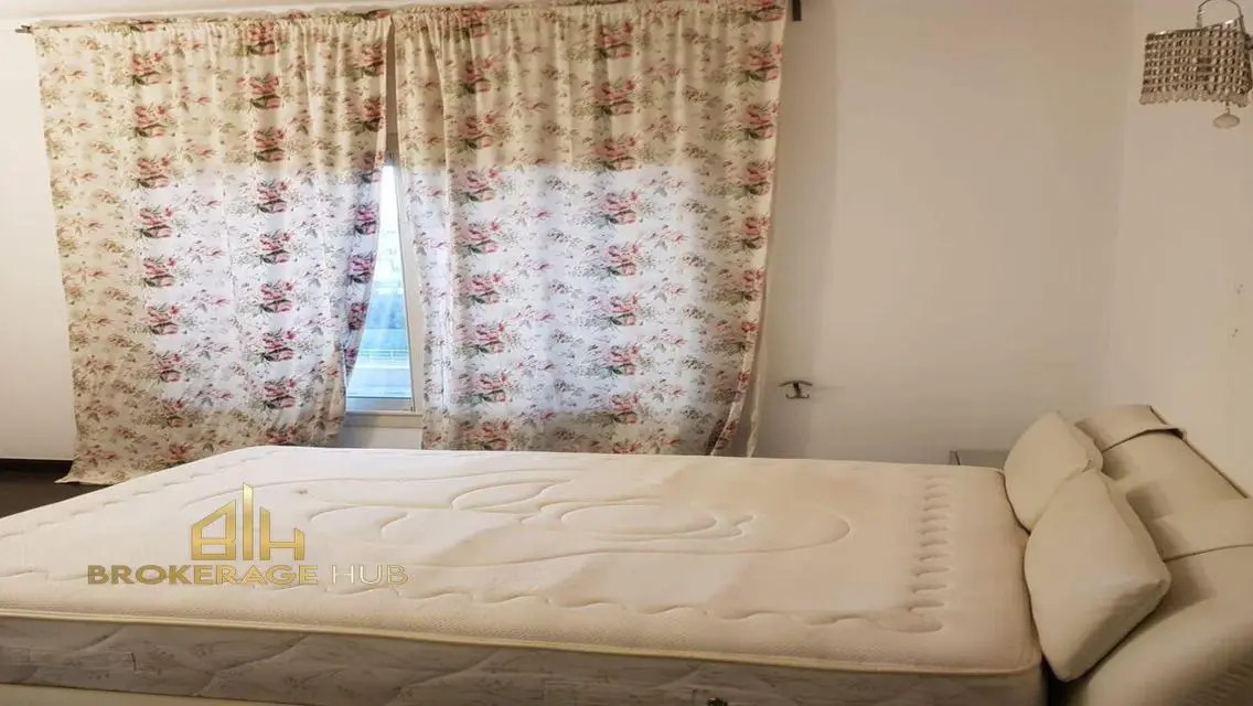 Stunning Apartment for Sale in 88, Overlooking Lakes