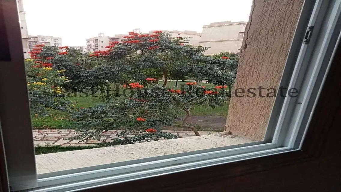 شقة رائعة للايجار بمساحة 25000 متر