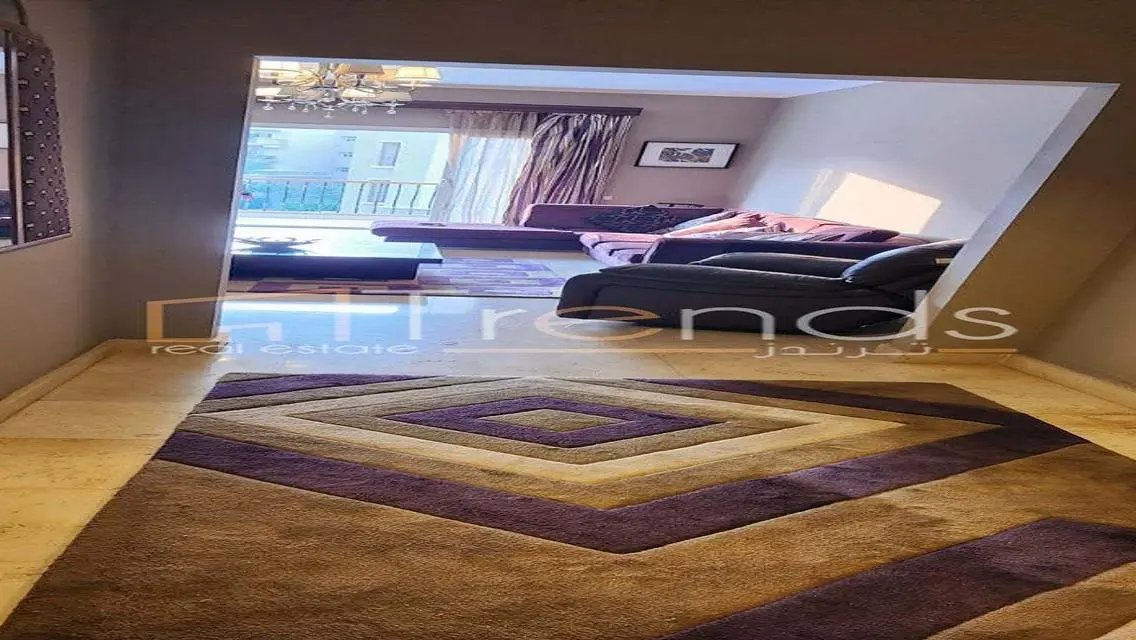 شقة فاخرة مع إطلالات رائعة للبيع