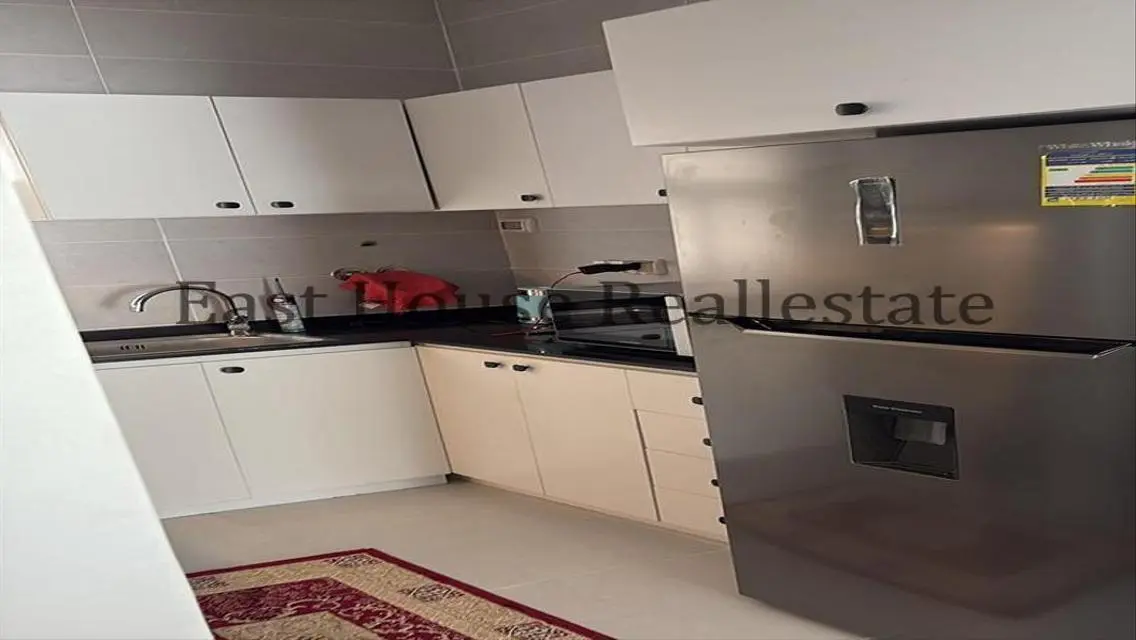 شقة مميزة للبيع بإطلالة رائعة ومساحة واسعة