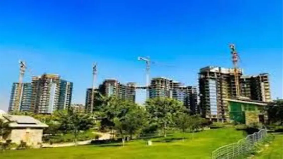 Luxury Apartment with Stunning Lake View