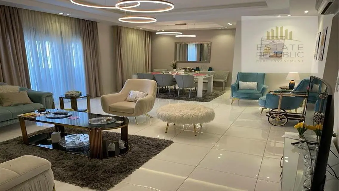 Luxurious Apartment with Scenic Views in the Heart of the City