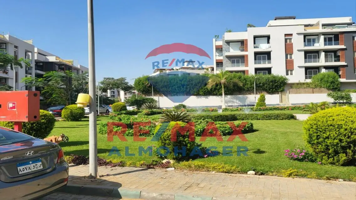 شقة رائعة للبيع بمساحة كبيرة ومرافق متميزة