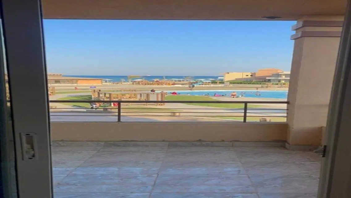 Apartment with a View of a Major Landmark