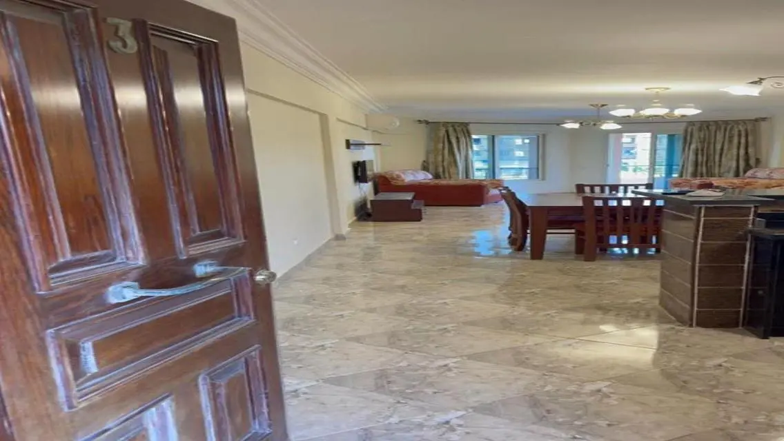 Apartment with a View of a Major Landmark