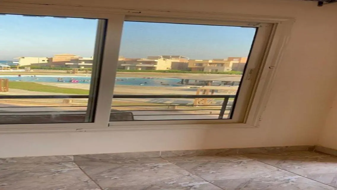 Apartment with a View of a Major Landmark