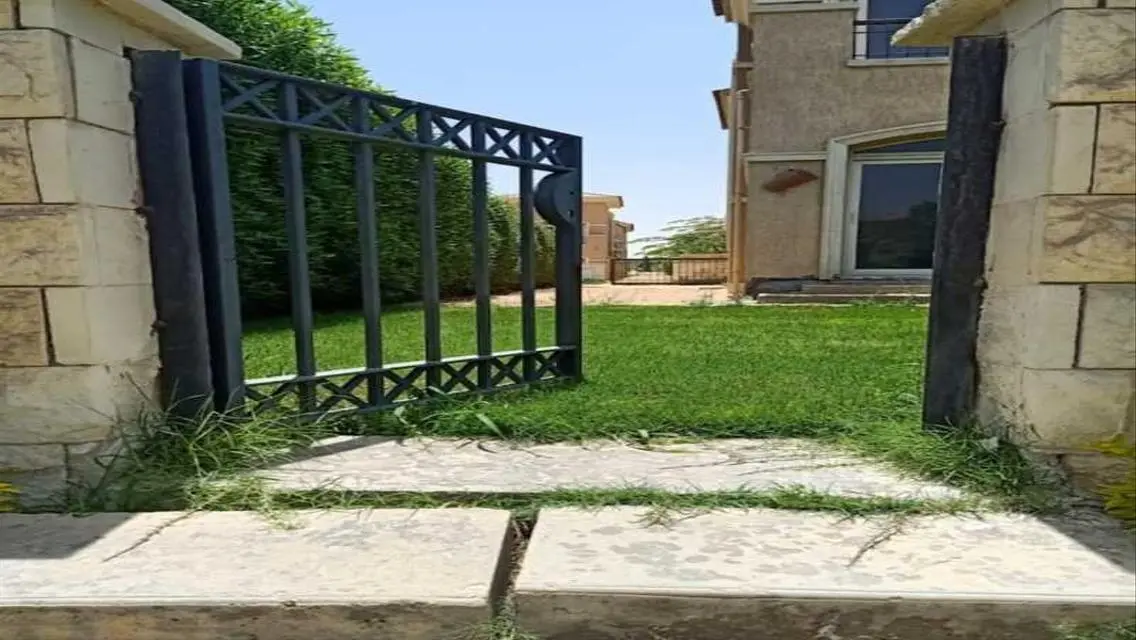 Luxurious Apartment with Spacious Layout in Prime Location