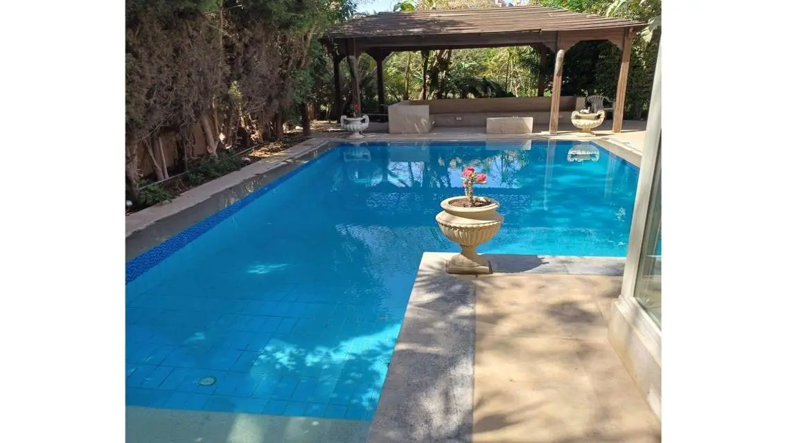Luxurious Home with Private Garden and Pool