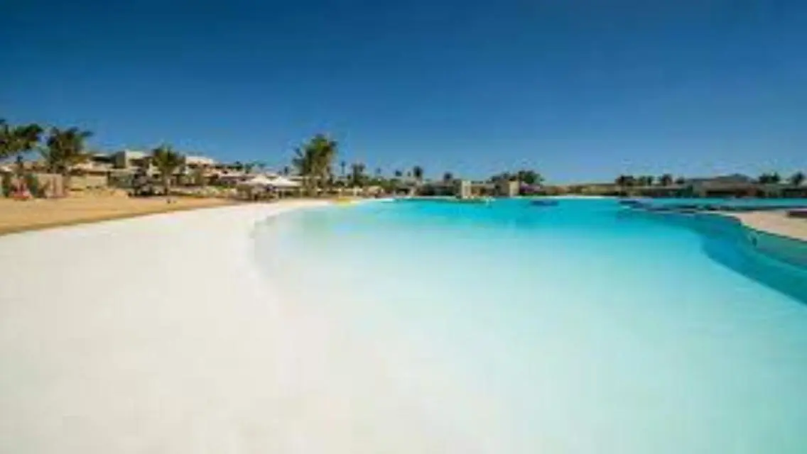 Luxurious Home with Private Garden and Pool