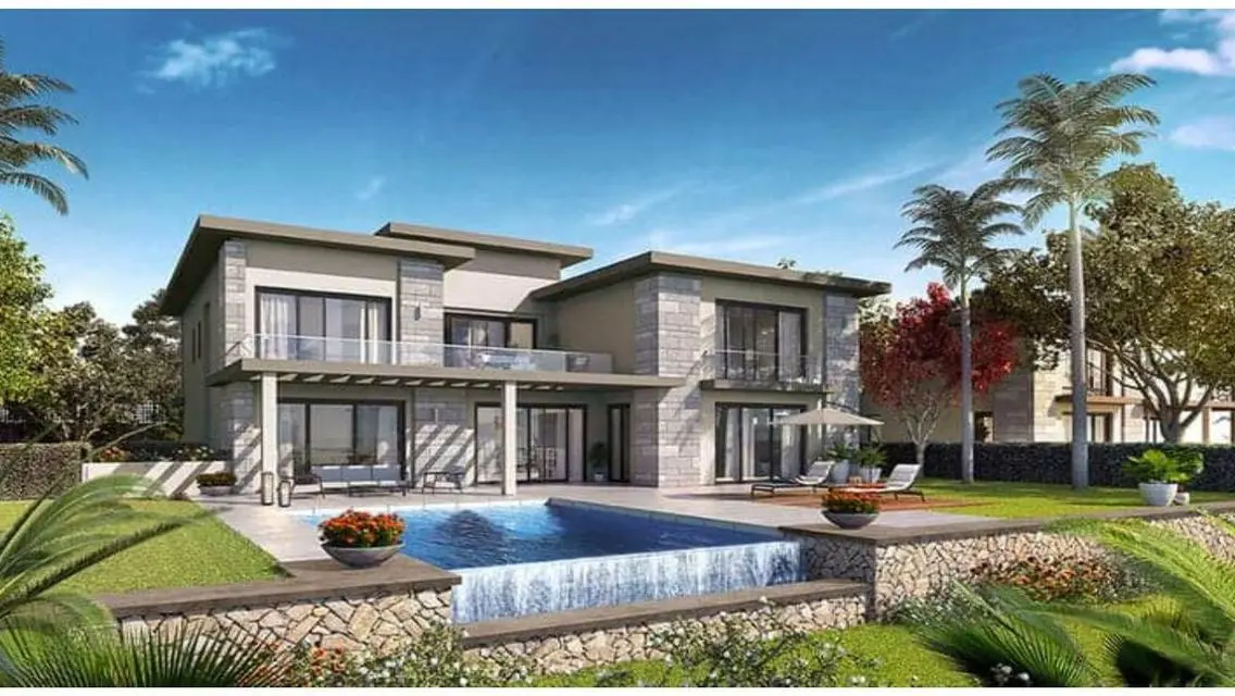 Luxurious Home with Private Garden and Pool