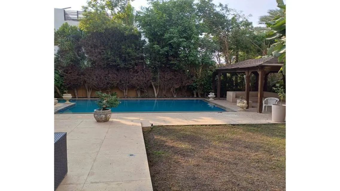 Luxurious Home with Private Garden and Pool