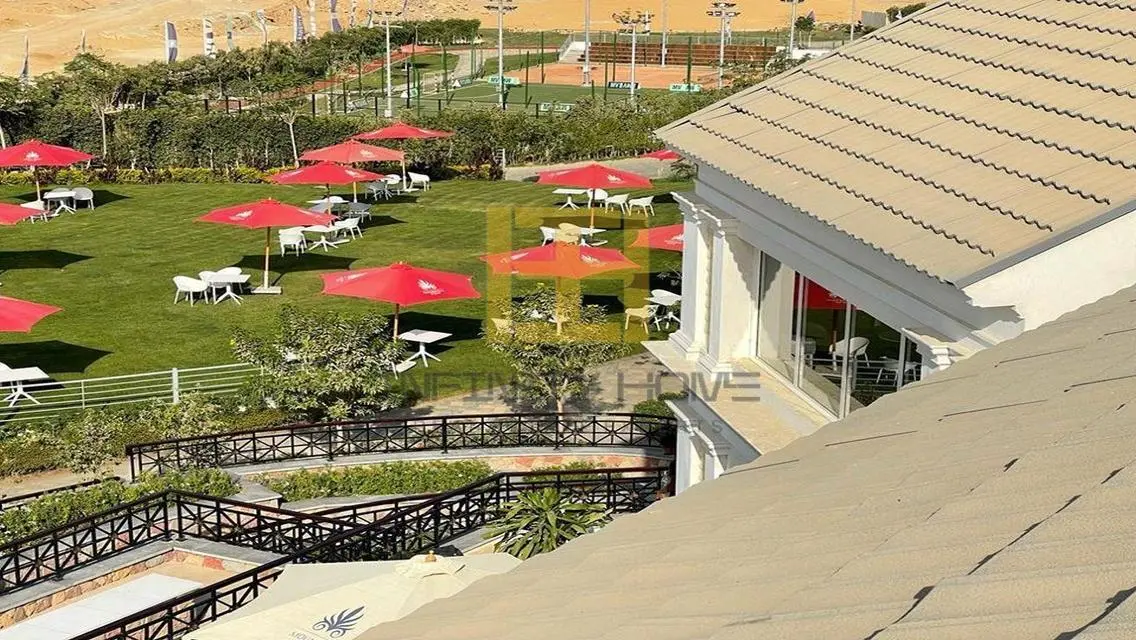 شقة مميزة للبيع overlooking بحيرة